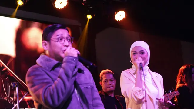 Pasha Ungu saat pembukaan Holeyshit Kemang