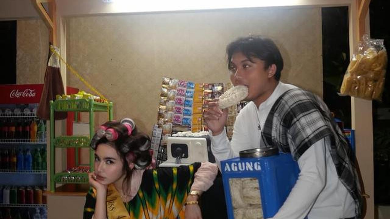 7 Potret Warung Ceu Lini di Ultah Mahalini ke-26, Ada Kue Microwave Unik