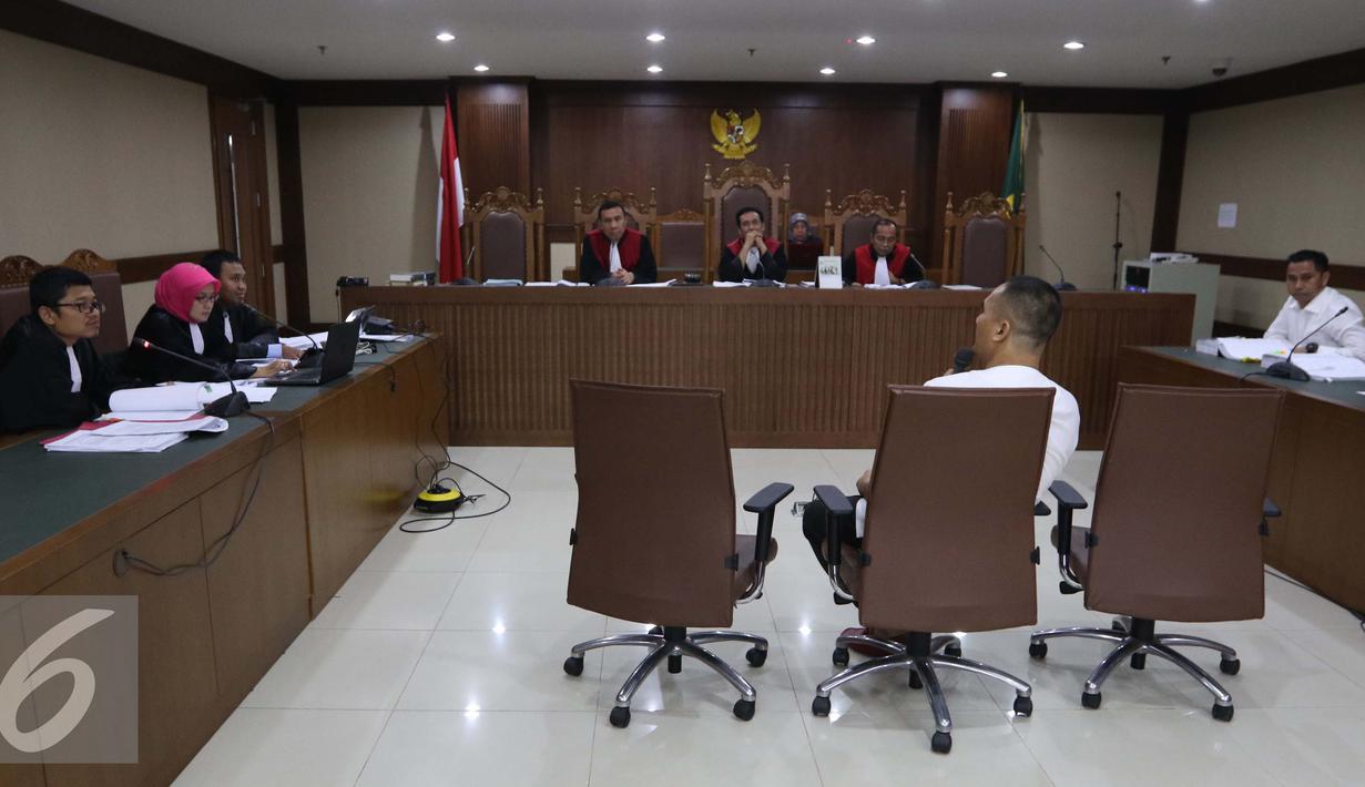 Suasana sidang dengan Terdakwa Kasman Sangaji di Pengadilan Tipikor, Jakarta, Senin (19/9). Saipul Jamil menjadi saksi terkait kasus suap panitera pengganti Pengadilan Negeri Jakarta Utara. (Liputan6.com/Helmi Afandi)