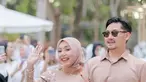 Keharmonisan Angga Wijaya makin terlihat lewat momen perayaan ulang tahun Nurul Kamaria. Acara bertajuk pesta ini digelar dengan konsep outdoor dengan dekorasi yang meriah. Menariknya, hiasan lampu taman dan bunga indah membuat perayaan ultah istri Angga Wijaya terlihat mewah. (Liputan6.com/IG/anggawijaya88)