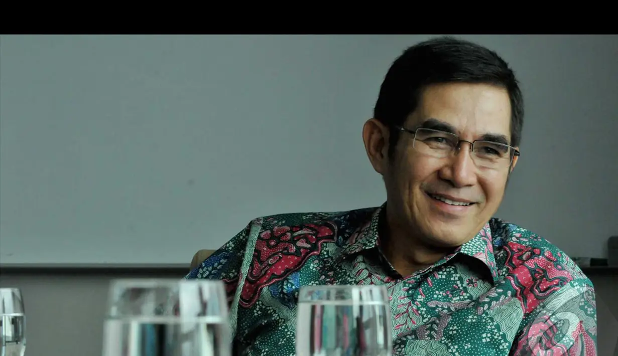 Hamdan Zoelva lahir dari pasangan TG. KH. Muhammad Hasan, BA, yang merupakan pimpinan Pondok Pesantren Al-Mukhlisin di Bima, dan Hj. Siti Zaenab (Liputan6.com)