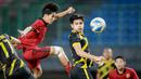 <p>Pemain Timnas Laos U-19, Peeter Phanthavong, saat melawan Timnas Malaysia U-19 pada laga final Piala AFF U-19 2022 di Stadion Patriot Chandrabhaga, Bekasi, Jumat (15/7/2022). (Bola.com/Bagaskara Lazuardi)</p>