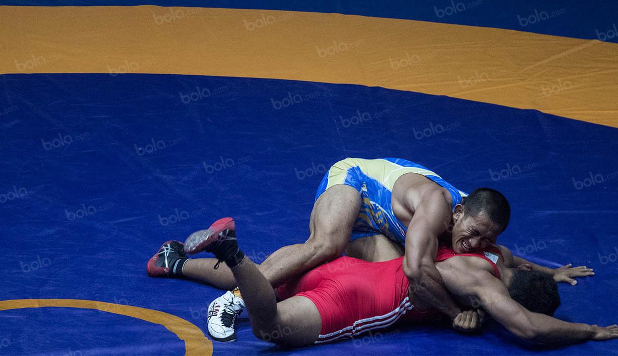 Pegulat Jawa Barat, Rudi Suandi, berhasil meraih emas kelas Greco Roman 75 kg pada PON XIX Jawa Barat di GOR Saparua, Bandung, Selasa (27/9/2016). (Bola.com/Vitalis Yogi Trisna)