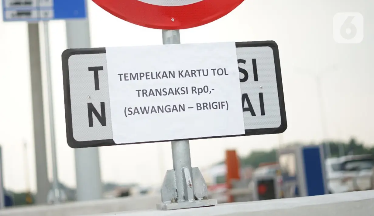 Suasana sosialisasi pembukaan jalan tol Desari Seksi II di kawasan Sawangan, Depok, Jawa Barat, Jumat (3/7/2020). Tol sepanjang 6,3 km tersebut mulai bisa dilalui kendaraan dengan tarif Rp0 alias gratis untuk dua minggu kedepan. (Liputan6.com/Immanuel Antonius)