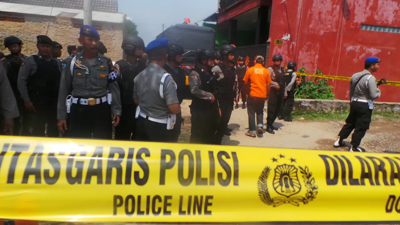 Densus 88 Geledah Rumah di Baleendah