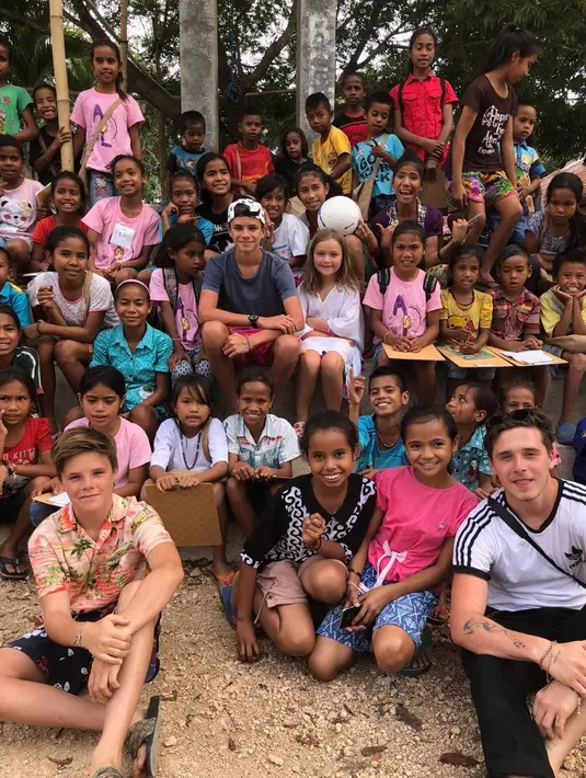 Keluarga Beckham sendiri sudah menghabiskan satu minggu lebih untuk berlibur di Indonesia. (instagram/victoriabeckham)