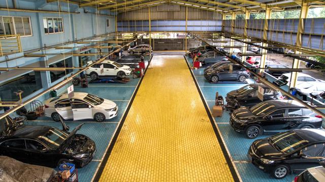 Ilustrasi Bengkel Mobil