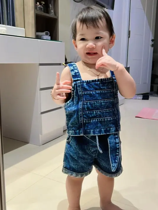 [Instagram/gendhismadaharsa]