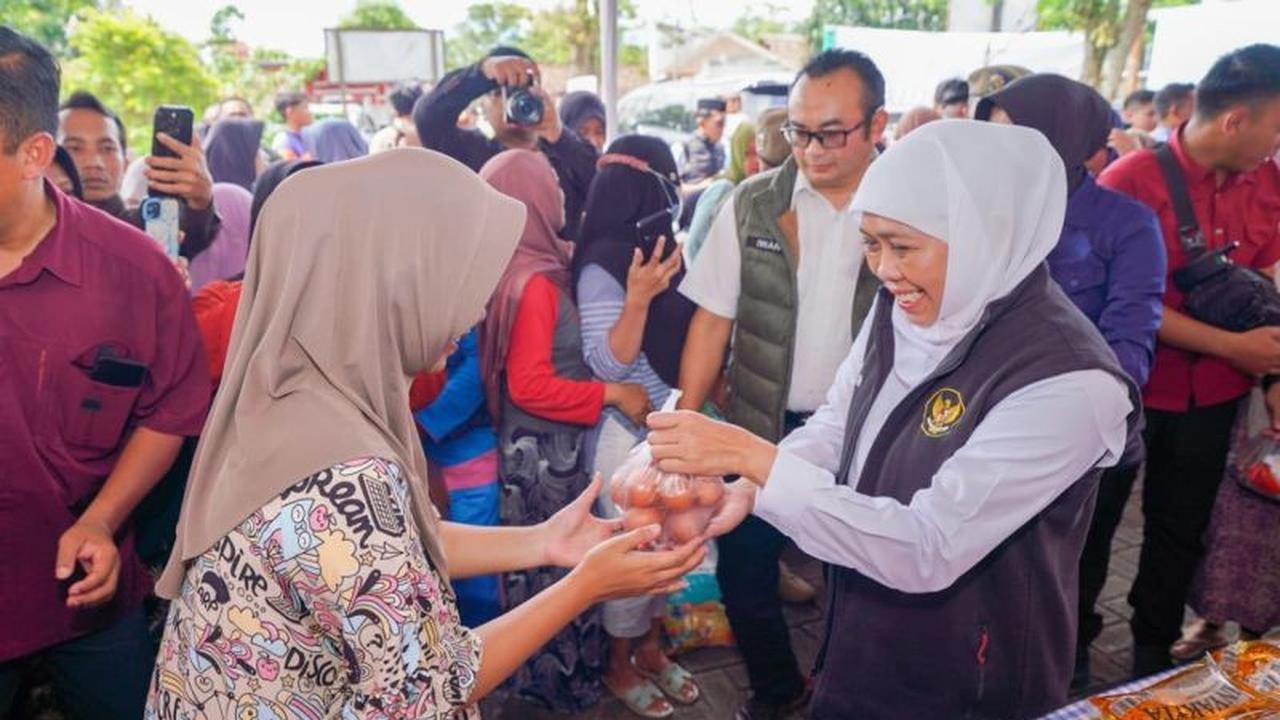 Fakta Unik Pasar Murah Gubernur Jatim: Telur Gratis untuk Bumil, Jaga Harga & Inflasi Tetap Terkendali!