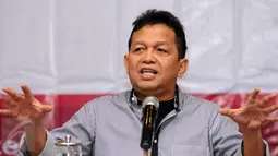 Ketua Komite Ekonomi dan Industri Nasional (KEIN), Soetrisno Bachir menyampaikan presentasi saat menjadi pembicara kunci pada Workshop di Bogor, Sabtu (13/8/2016). Workshop mensosialisasikan Tupoksi dan program KEIN. (Liputan6.com/Helmi Fithriansyah)