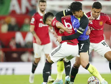 Manchester United sukses membungkam Tottenham dengan skor 2-0 dalam laga Premier League 2022/2023 pekan ke-12 yang digelar di Old Trafford, Kamis (20/10/2022). (AP/Dave Thompson)