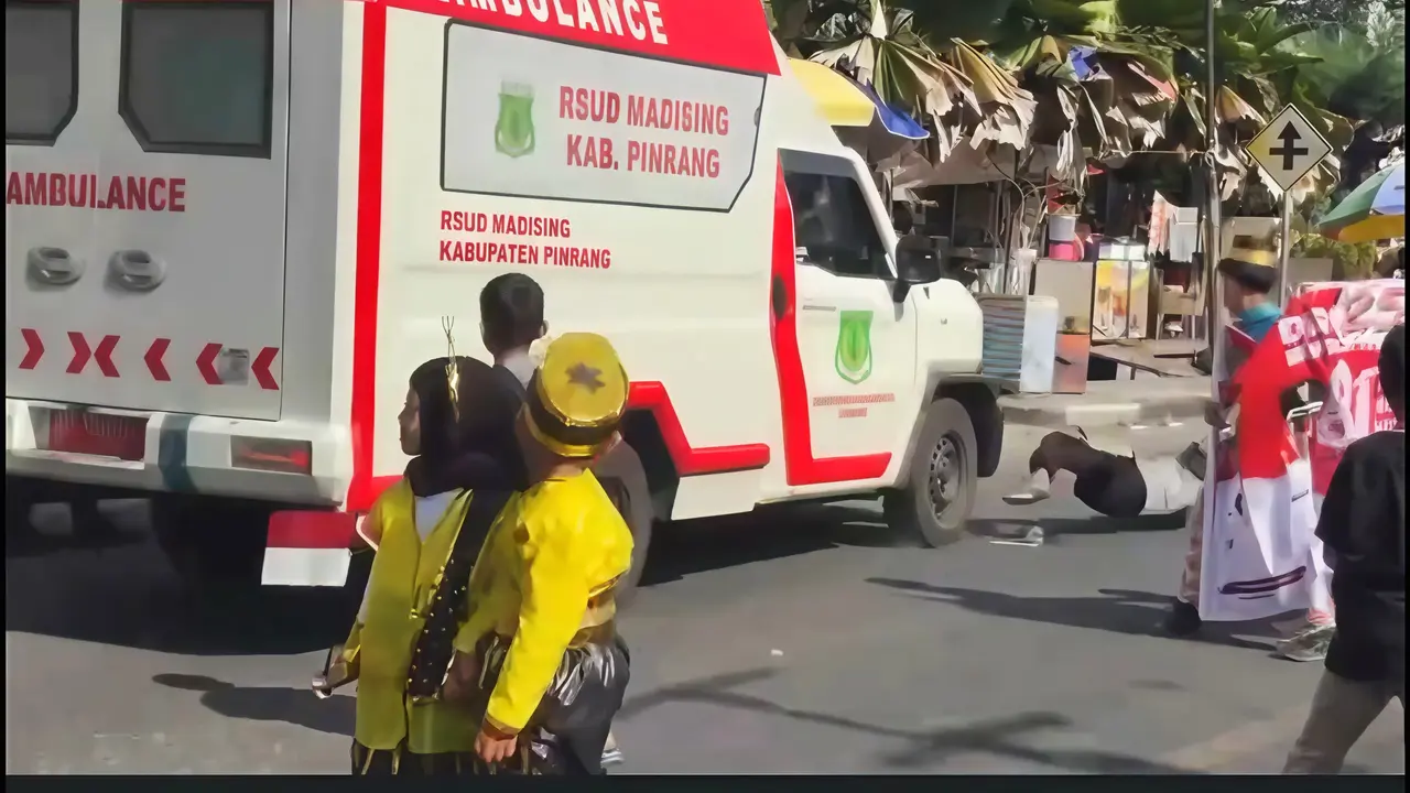 Viral Ambulans Bawa Ibu Hamil Tabrak Bocah Saat Karnaval HUT ke-81 RI di Pinrang