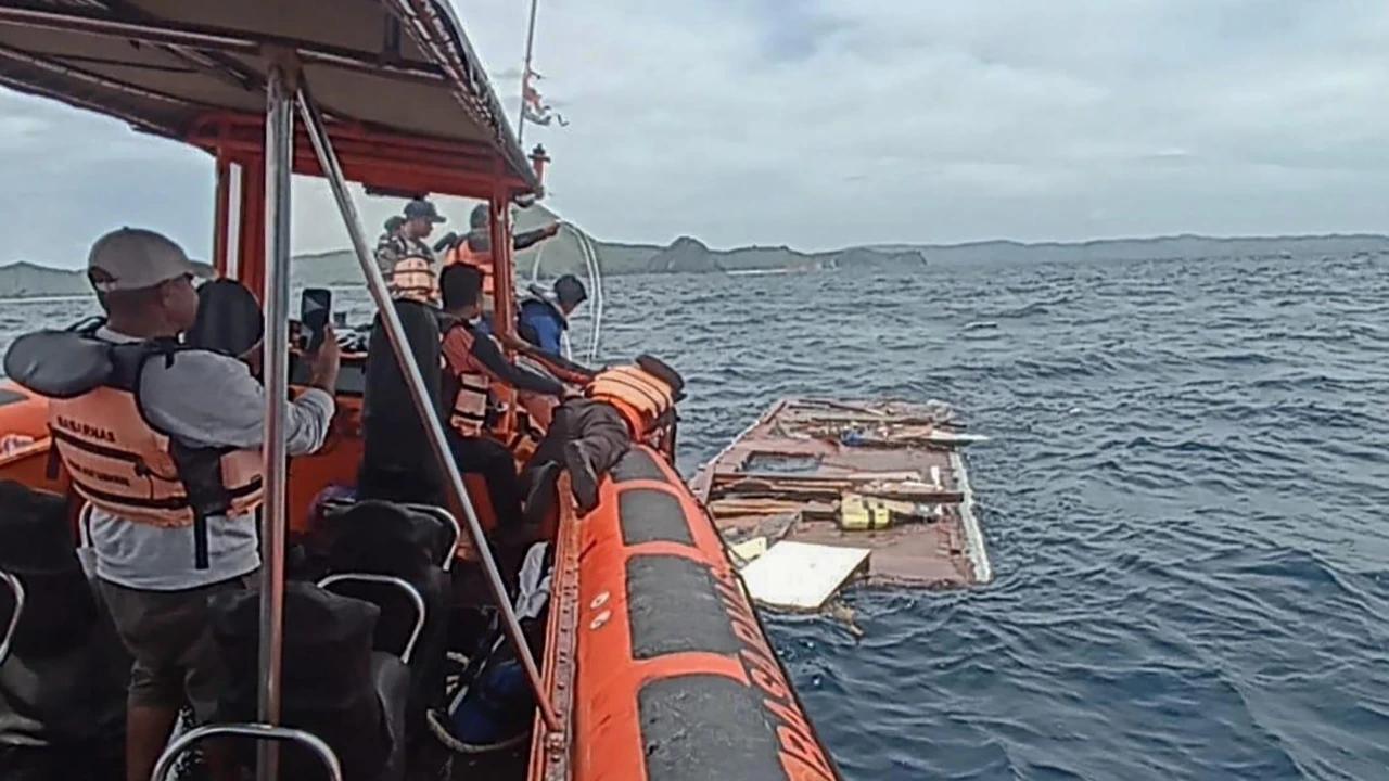 FOTO: Pencarian Korban Kapal Wisata Tenggelam di Pulau Padar Terus Dilanjutkan