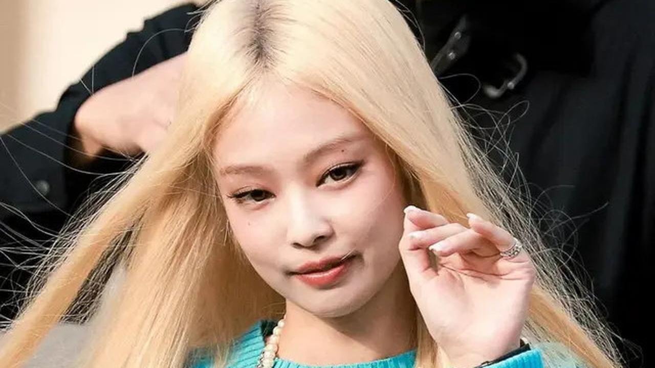 Jennie BLACKPINK Tampil Imut dengan Poni Klasik ala Audrey Hepburn