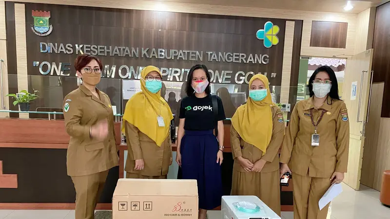 10 konsentrator oksigen untuk Kabupaten Tangerang diterima langsung oleh dr. Bulan M. Tobing mewakili Kepala Bidang Pelayanan Kesehatan, Dinas Kesehatan Kab Tangerang (Dok. GoTo)