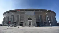 Pemandangan luar stadion sepak bola Puskas Arena di Budapest, Hungaria, Senin (11/11/2019). Puskas Arena dipilih menjadi salah satu dari 12 stadion tuan rumah Piala Eropa 2020. (ATTILA KISBENEDEK/AFP)