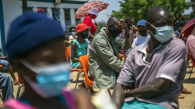 Melihat Warga Afrika Selatan Jalani Vaksinasi COVID-19
