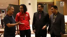 Direktur PT Envy Technology Indonesia Henk Mahendra, Ketua Perkoin Jack Tumewan, CEO PT Dinamika Utama Jaya Zainal Aziz dan GM Lawangsewu Teknologi Bechru Dwi Atmoko  berdiskusi bisnis digital, Jakarta, Minggu (18/8/2019). Diskusi tersebut membahas bisnis digital decacorn kedepan. (Liputan6.com/Angg