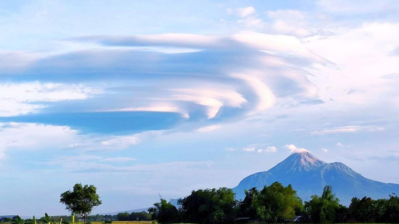 Heboh Awan Mirip UFO di Mojokerto, Ternyata Ini Nama Aslinya dan Bahayanya bagi Penerbangan Pesawat
