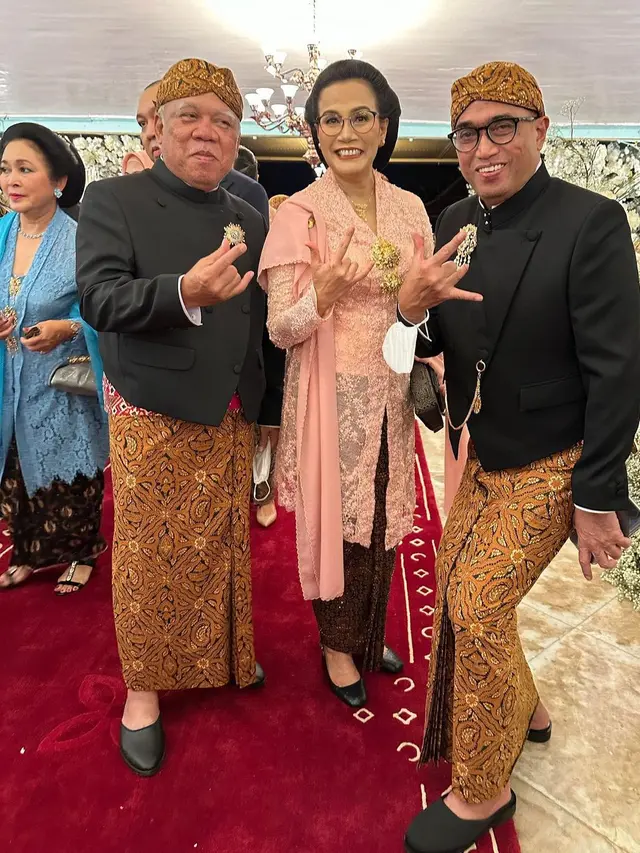 8 Gaya Menkeu Sri Mulyani Kerap Tampil Anggun dalam Balutan Kebaya Kartini