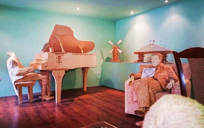Patung piano dari susunan batang korek api yang keren | Photo: Copyright croatiaweek.com