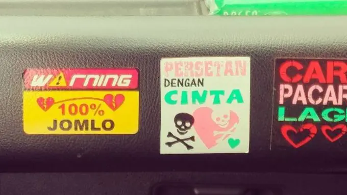 18 Stiker Angkot Ini Bikin Kamu Ogah Turun Walau Sudah Sampai