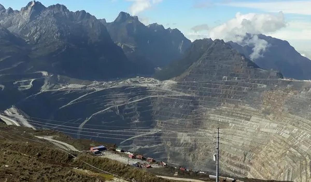 Freeport menyebut unit Indonesia terus membahas penerapan peraturan yang direvisi dengan pemerintah Indonesia.