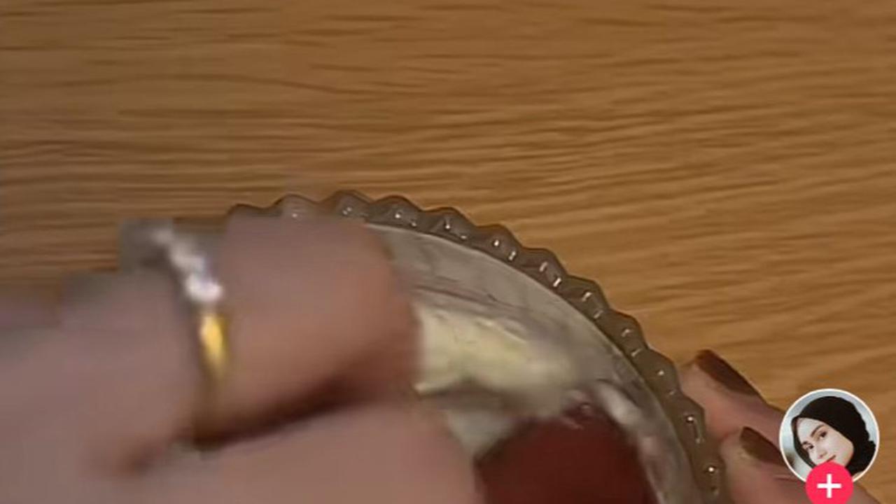 Cara Pembuatan Masker Tepung Beras. (foto: TikTok/hanisyaazrinaa).