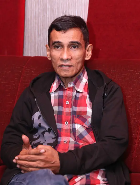 Sekian puluh lagu yang diciptakan oleh Papa T. Bob dan empat musisi lainnya telah digunakan oleh mesin karaoke di Inul Vizta. Namun, sampai saat ini pembayaran royalti atas penggunaan lagu karya mereka tak dilakukan dengan baik. (Nurwahyunan/Bintang.com)