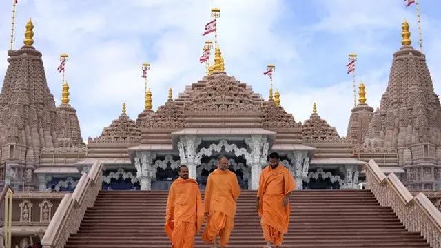 Penampaikan kuil Hindu BAPS Hindu Mandir di Uni Emirat Arab.