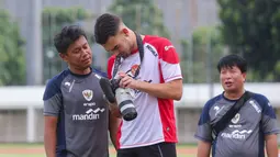 Jens Raven telah melakukan tes Magnetic Resonance Imaging atau MRI untuk cederanya pada 11 Januari 2025. Hasilnya, penyerang berusia 19 tahun itu mengalami cedera paha depan. (Bola.com/M Iqbal Ichsan)