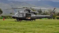 Helikopter jenis bell milik TNI AD yang sempat kehilangan kontak dengan bandara di Timika Papua, mendarat dengan selamat di lapangan Makodim 1702 Wamena, Jayawijaya , Papua. (Antara)