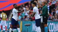 Gelandang Timnas Inggris, Raheem Sterling, digantikan oleh Jadon Sancho, dalam laga melawan Bulgaria pada Grup A kualifikasi Euro 2020 di Wembley, London, 7 September 2019. (Ben STANSALL / AFP)