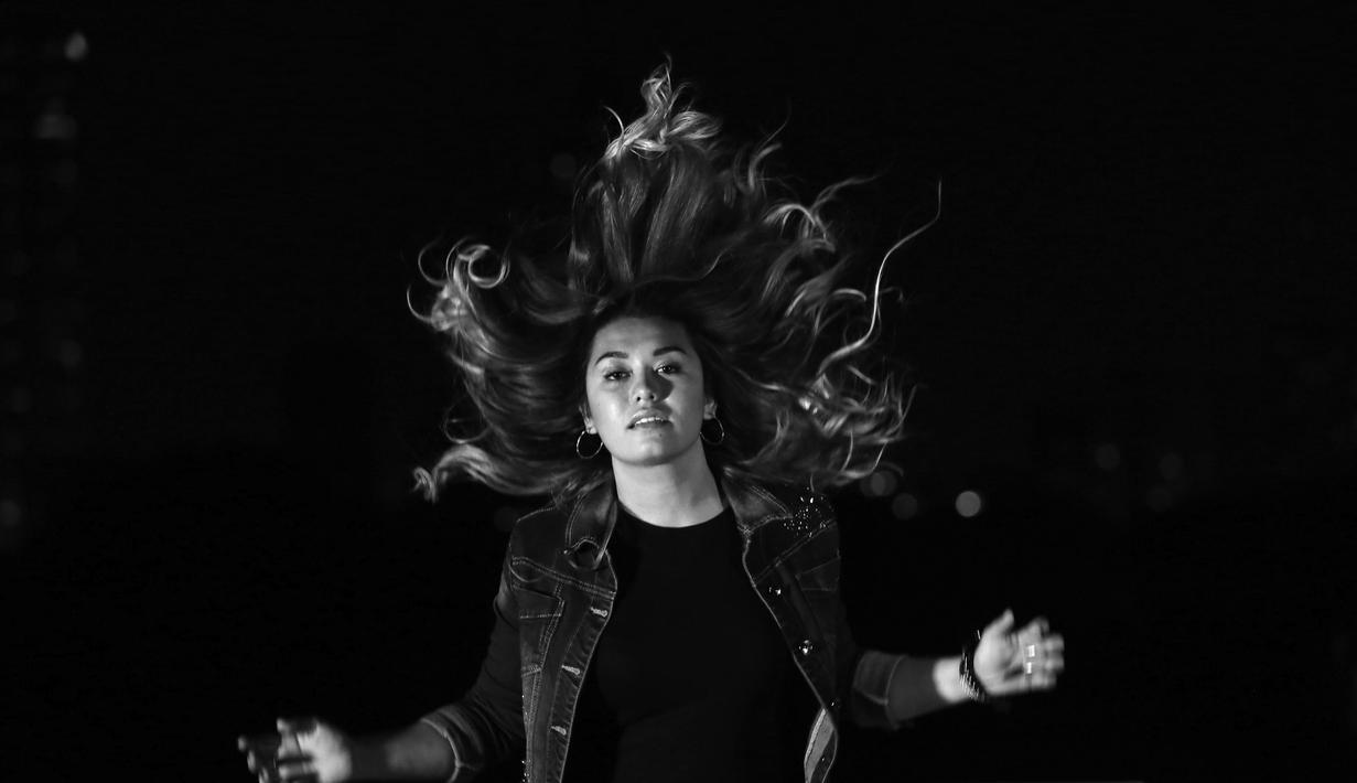 Amanda Gonzales saat wawancara peluncuran album barunya di Kantor Bola.com, Gondangdia, Jakarta,Senin (23/11/2015). (Bola.com/Nicklas Hanoatubun).