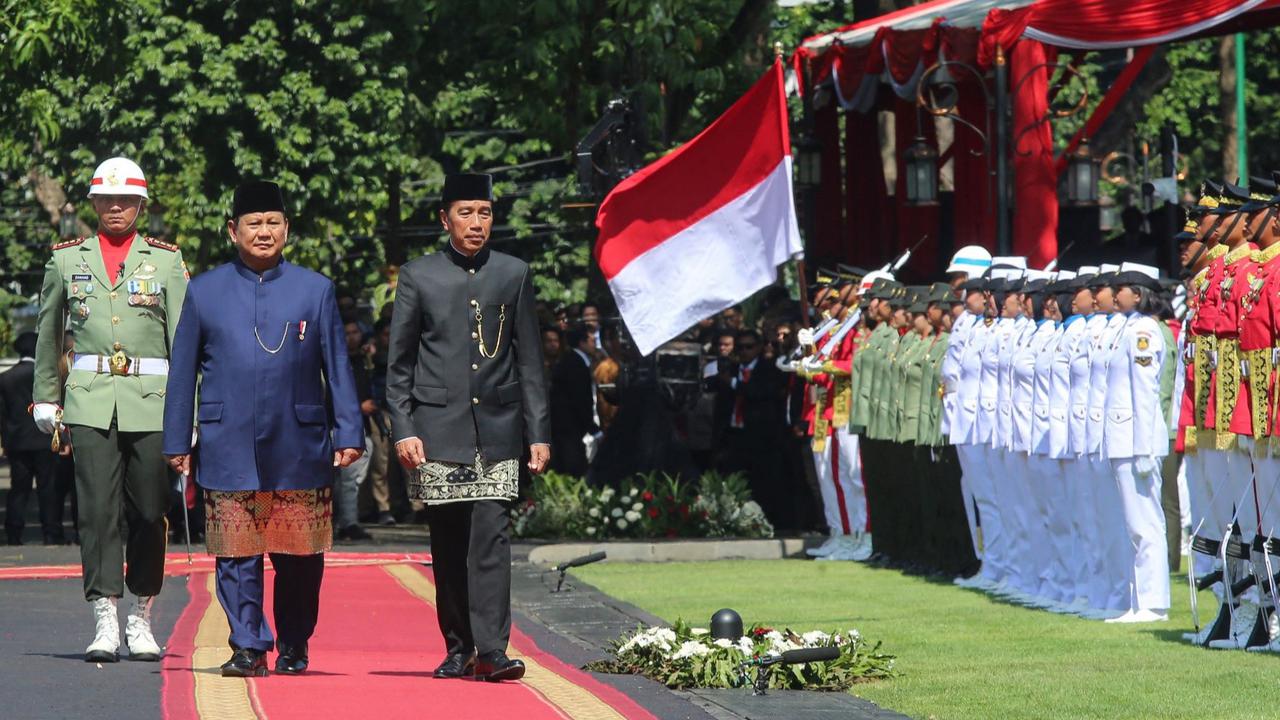 FOTO: Temani Presiden Prabowo, Momen Terakhir Jokowi di Istana Sebelum Pulang ke Solo