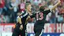 Full-back Rafinha merayakan gol Bastian Schweinsteiger yang membuka kemenangan Bayern Muenchen atas FC Zurich 2-0 dalam leg pertama play-off Liga Champions di Allianz Arena, 17 Agustus 2011. AFP PHOTO/CHRISTOF STACHE