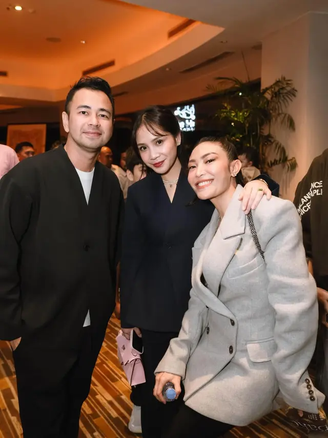 Deretan Artis Hadir di Gala Premiere Esok Tanpa Ibu, Film Terbaru Dian Sastro