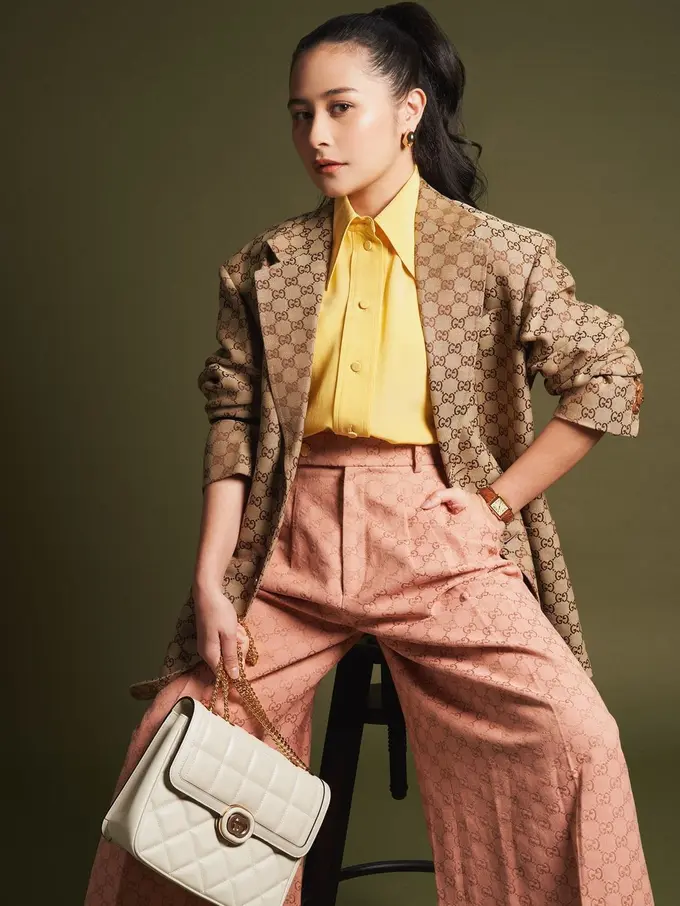 Prilly Latuconsina ala wanita karier (Instagram/prillylatuconsina96)