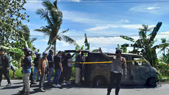 Mobil Pengisian ATM Bawa Rp 5,2 Miliar Terbakar di Polman: Hanya Rp 360 Juta Bisa Selamatkan
