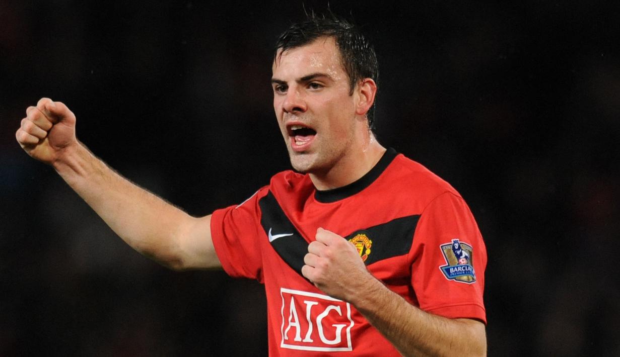 Darron Gibson memulai karier di tim utama Manchester United pada tahun 2005. Menurut Sir Alex Ferguson, ia disebut sebagai titisan Paul Scholes. Namun, Gibson tak mampu mengamankan satu tempat di Starting XI Setan Merah dan harus hengkang pada tahun 2012. (AFP/Stringer)