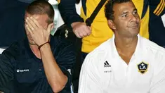 David Beckham and coach Ruud Gullit of the LA Galaxy during a Maori welcome ceremony for the team at Wellington airport, 29 November 2007. AFP PHOTO/ DEAN TREML