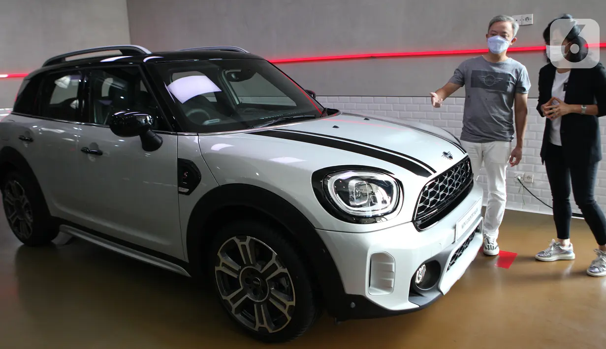 New MINI Countryman tersedia dengan tiga pilihan mesin berteknologi MINI TwinPower Turbo Technology terbaru. Desain fascia depan terbaru, lampu depan belakang dan foglight LED memperkuat posisinya di segmen kendaraan compact premium. (Liputan6.com/Pool/MINI Indonesia)