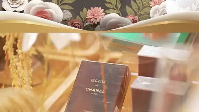 Seserahan El Rumi untuk Syifa Hadju dengan parfum Chanel. [Dok. SCTV]