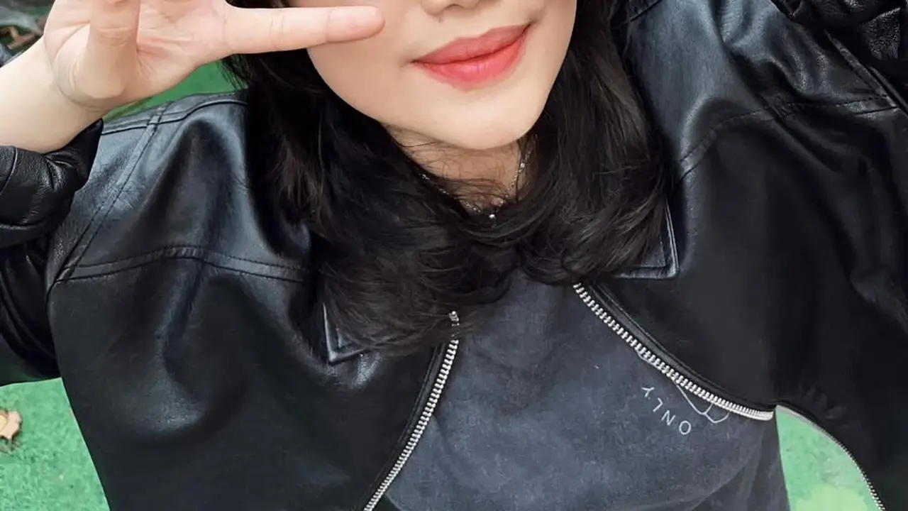 Gaya Padu Padan Jeans ala Marshella Aprilia