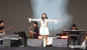 Idgitaf menjadi satu di antara penyanyi yang tampil pada hari pertama KapanLagi Buka Bareng (KLBB) 2026 di Stadion Madya, Jakarta, Sabtu (28/02/2026). (dok. Kapanlagi)