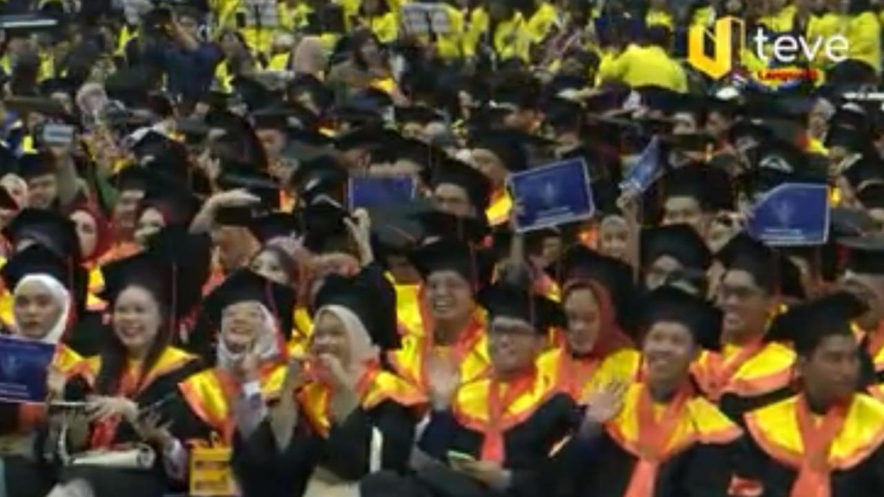 Viral Video Wisudawan Bawa Poster 'Peringatan Darurat' di Upacara Wisuda, Ini Reaksi UI