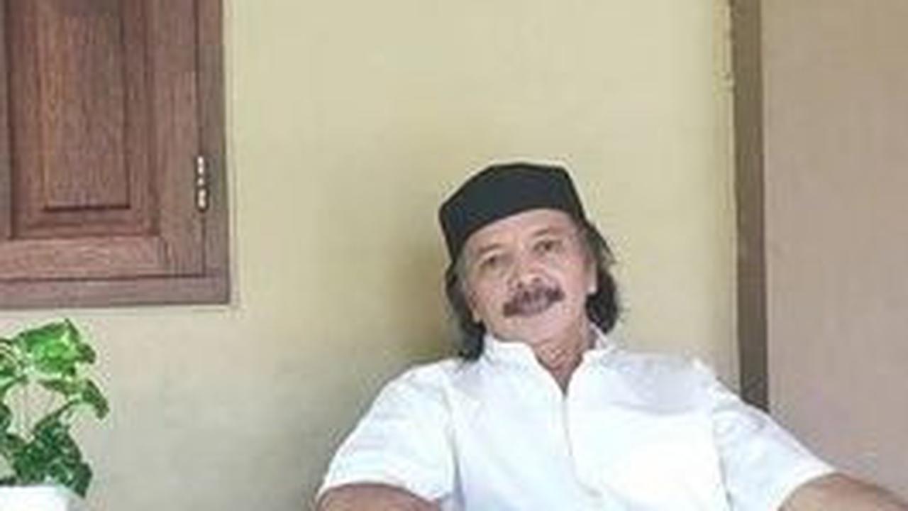 Santai di Teras Rumah