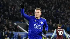 Striker Leicester City, Jamie Vardy merayakan gol yang dicetaknya ke gawang Aston Villa pada lanjutan Liga Inggris di King Power Stadium, Selasa (10/3/2020) dinihari WIB. Jamie Vardy sumbang dua gol saat Leicester City menang 4-0 atas Aston Villa. (AP /Rui Vieira)