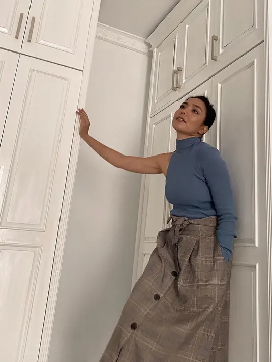 Kelahiran 19 Mei 1982, pesona artis keturunan Minangkabau ini tetap bersinar dan awet muda bak masih usia 20-an. (FOTO: instagram.com/imeldatherinne/)