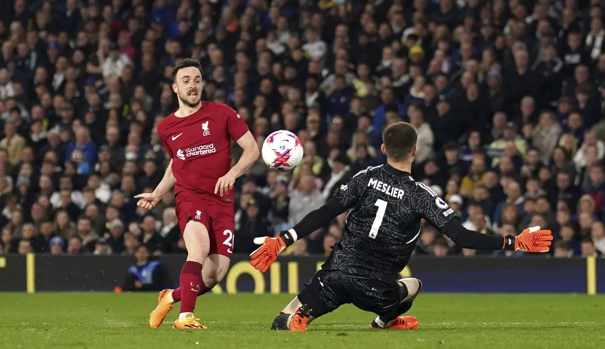 Empat gol selanjutanya dicetak Diogo Jota menit ke-52 dan 73. Salah mengemas gol keduanya di menit ke-64 dan gol Liverpool kemudian ditutup oleh Darwin Nunez di menit ke-90. (AP Photo/Rui Vieira)